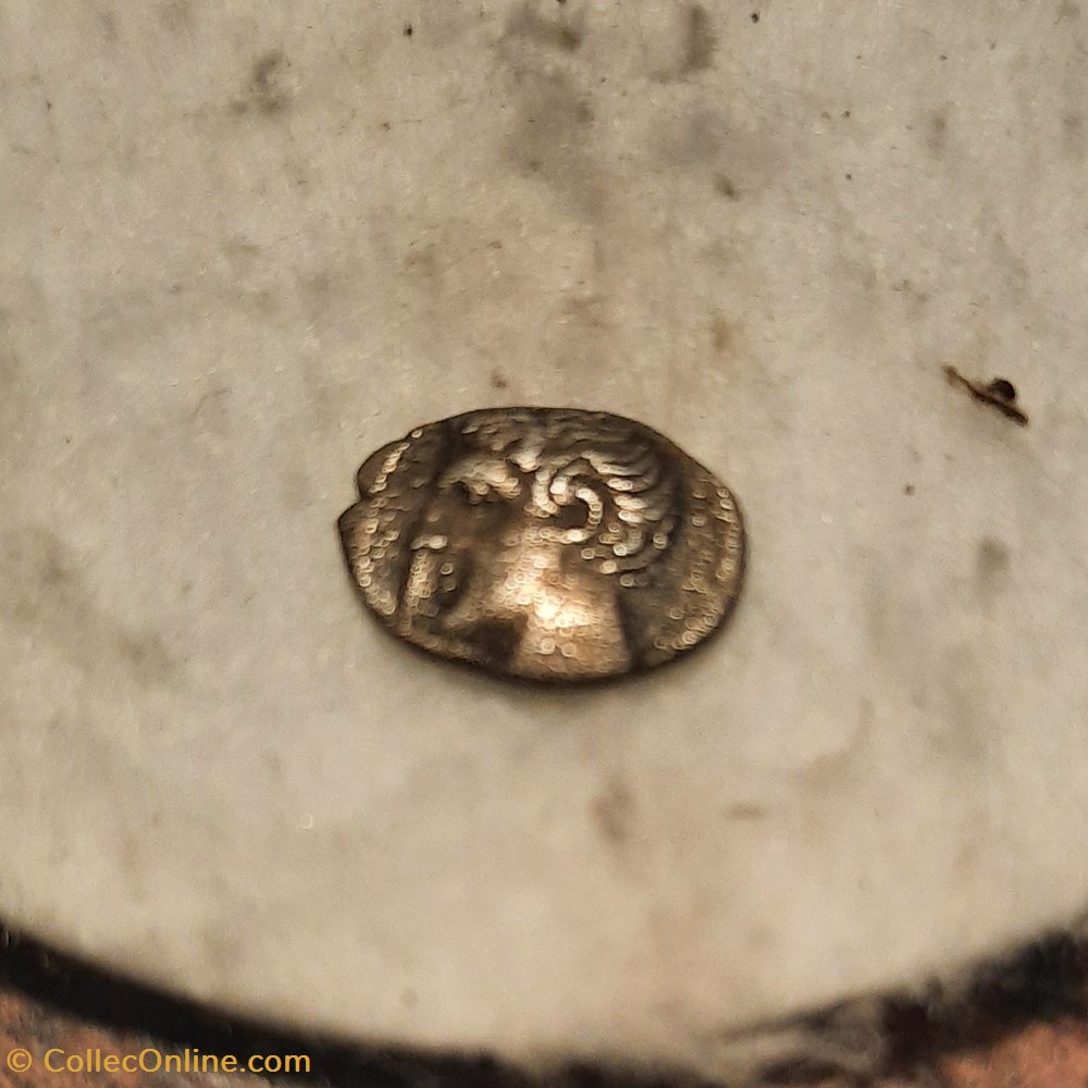 Provence imit Marseille ? A/Tete a g (souffle narines) R/Roue AM D10 P0.53 pas de reference 2 monnaie antique av jc ap gauloise provence imit marseille a tete a g souffle narines r roue am d10 p0 53 pas de reference