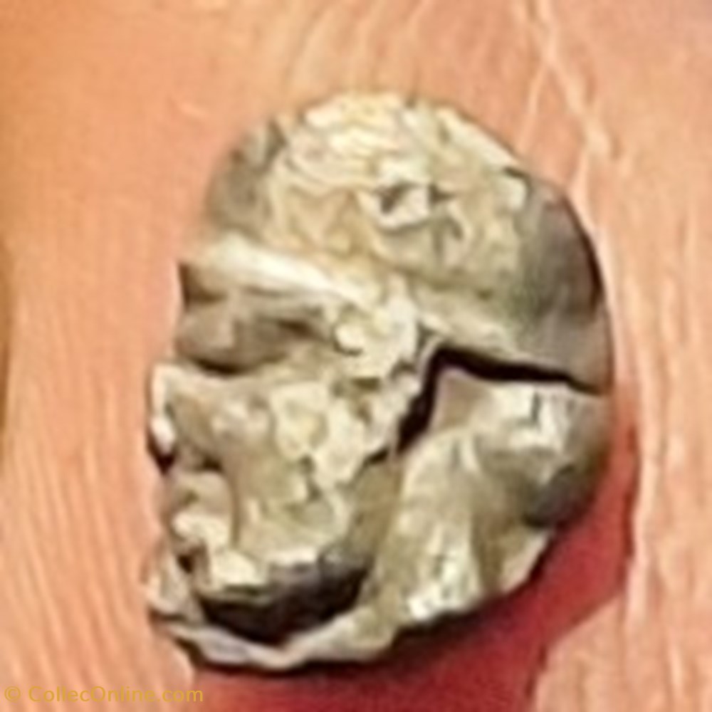 Marseille Obole A/Tete casquee a g R/Roue rosace -440-420 D9.1 P0.55 FeugereOBM 2-b 4 monnaies antiques celtes marseille obole a tete casquee a g r roue rosace 440 420 d9 1 p0 55 feugereobm 2 b