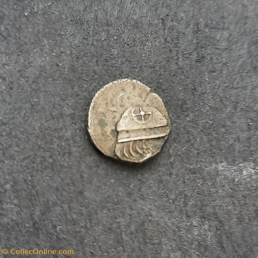 monnaie antique av jc ap gauloise marseille obole a tete casquee a d r roue pattee 440 410 d9 5 p0 84 feugere obm 2 c