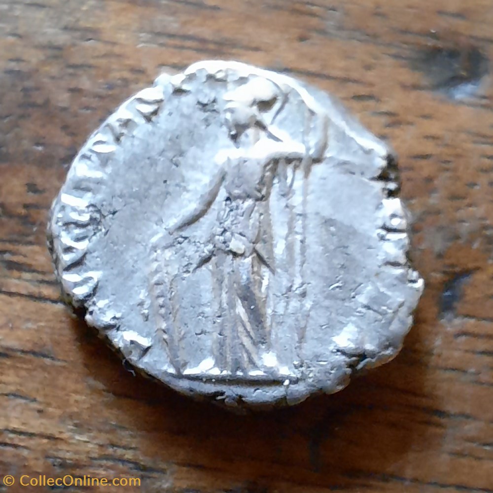 Caracalla A/Tete nue a d R/ Pallas debout a g D 17.1 P 3.45g RCV 6887 C 566 RIC 330 monnaie antique av jc ap romaine republicaine imperiale caracalla a tete nue a d r pallas debout a g d 17 1 p 3 45g rcv 6887 c 566 ric 330