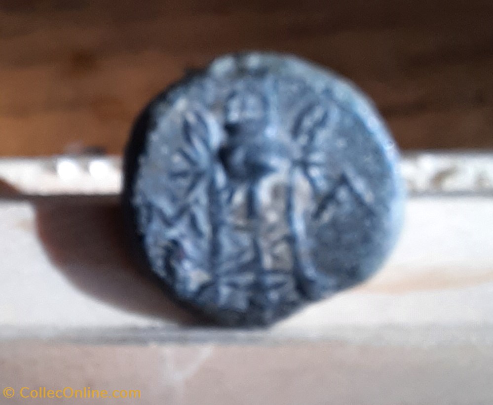 Marseille Grand Bronze A/Tete d Athena a D.R/Trepied MA.D19.7 Poid 5.29 -210-150FeugereGBM24-2 4 monnaie antique av jc ap gauloise marseille grand bronze a tete d athena a d r trepied ma d19 7 poid 5 29 210 150feugeregbm24 2