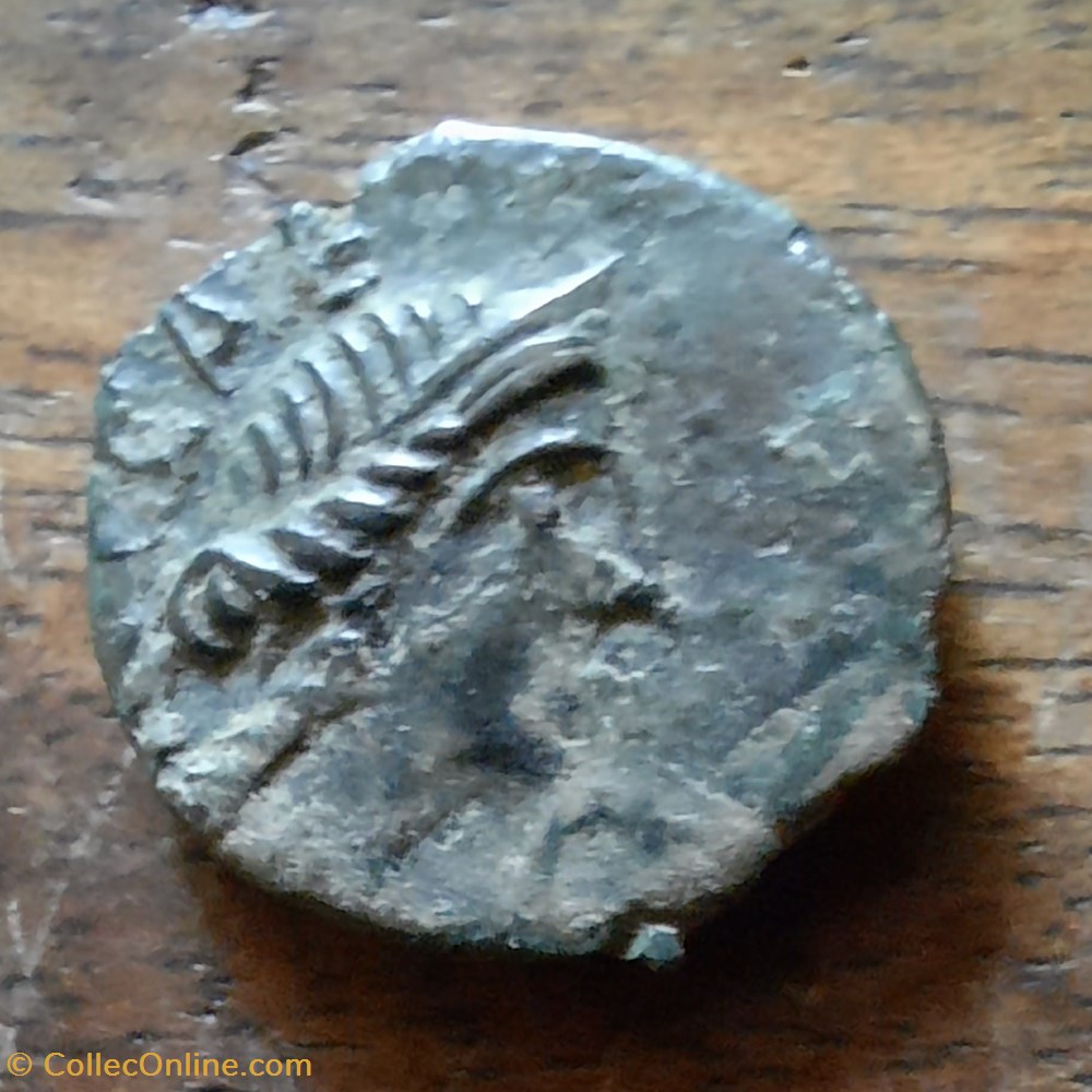 Nimes PB A/Tete feminine a d R/Personnage debout a g ,palme -60-40 D14.4 P2.45g Feugere 2677 monnaie antique av jc ap gauloise nimes pb a tete feminine a d r personnage debout a g palme 60 40 d14 4 p2 45g feugere 2677
