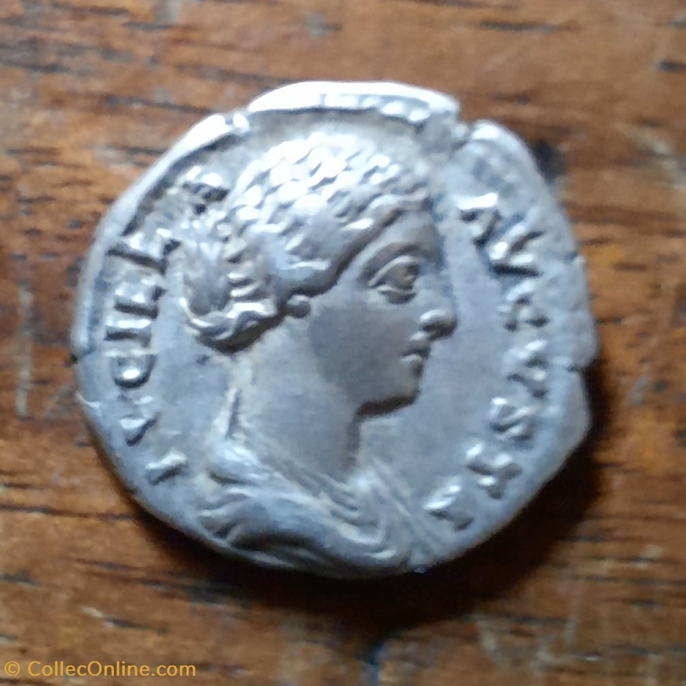 Lucille A/Tete a droite R/Junon debout a g D17.9 P3.22gRCV 5487 C 41 RIC 772 monnaie antique av jc ap romaine republicaine imperiale lucille a tete a droite r junon debout a g d17 9 p3 22grcv 5487 c 41 ric 772