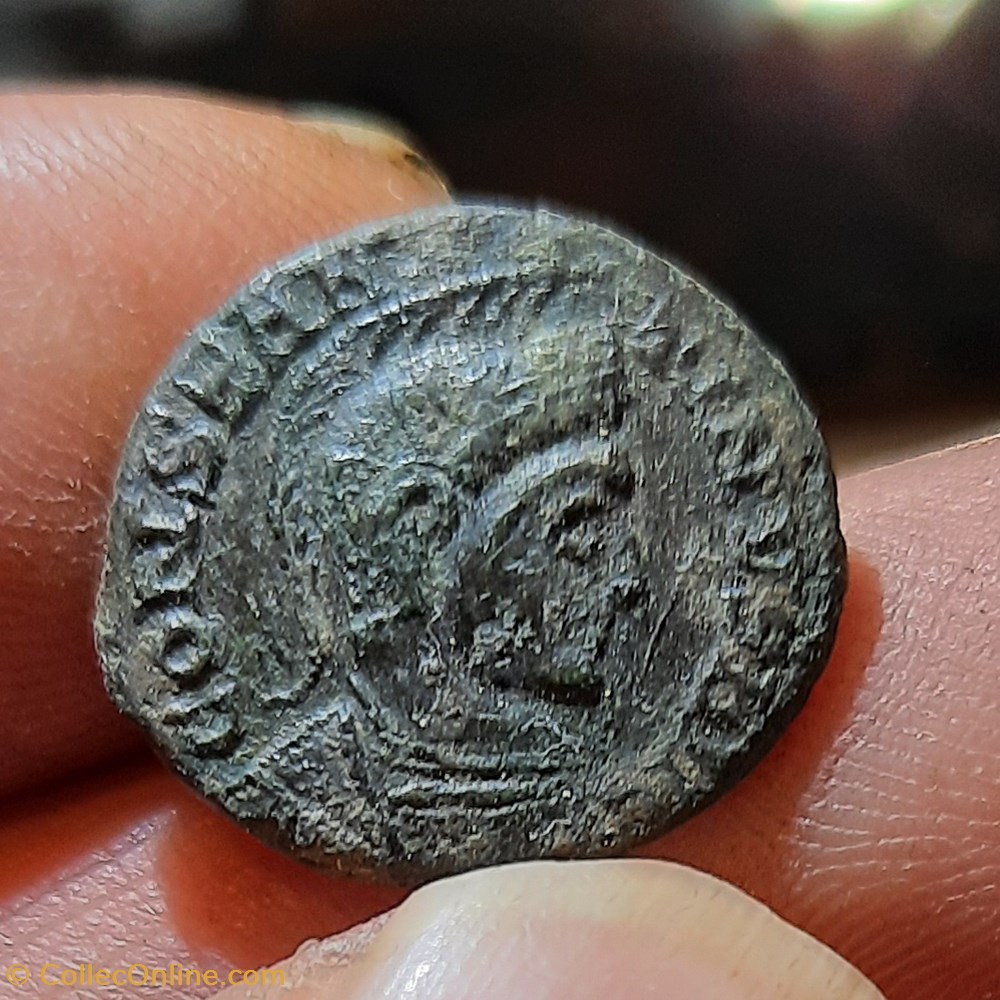 Constantin 1° A/ Buste casque a d R/ Autel D17.5 P3.25g RIC 369 R2 C17 monnaies antiquite av jc ap romaines republicaines imperiales constantin 1 a buste casque a d r autel d17 5 p3 25g ric 369 r2 c17
