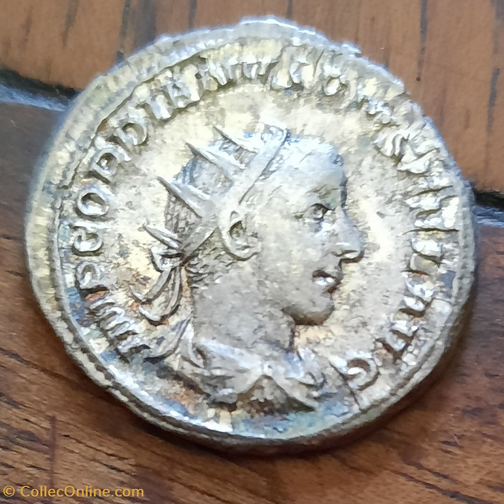 Gordien 3 A/Buste rade a d R/Apollon assis a g -242-243 D23.3 P 4.64 RCV8648 C261 RIC89 monnaie antique av jc romaine republicaine imperiale gordien 3 a buste rade a d r apollon assis a g 242 243 d23 3 p 4 64 rcv8648 c261 ric89