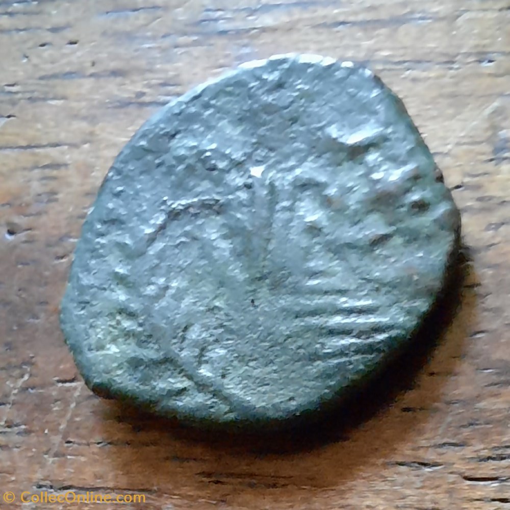 Nimes PB A/Tete feminine a d R/Personnage debout a g -60-40 D14.6 P1.66 g Feugere VLC2677 monnaie antique av jc ap gauloise nimes pb a tete feminine a d r personnage debout a g 60 40 d14 6 p1 66 g feugere vlc2677