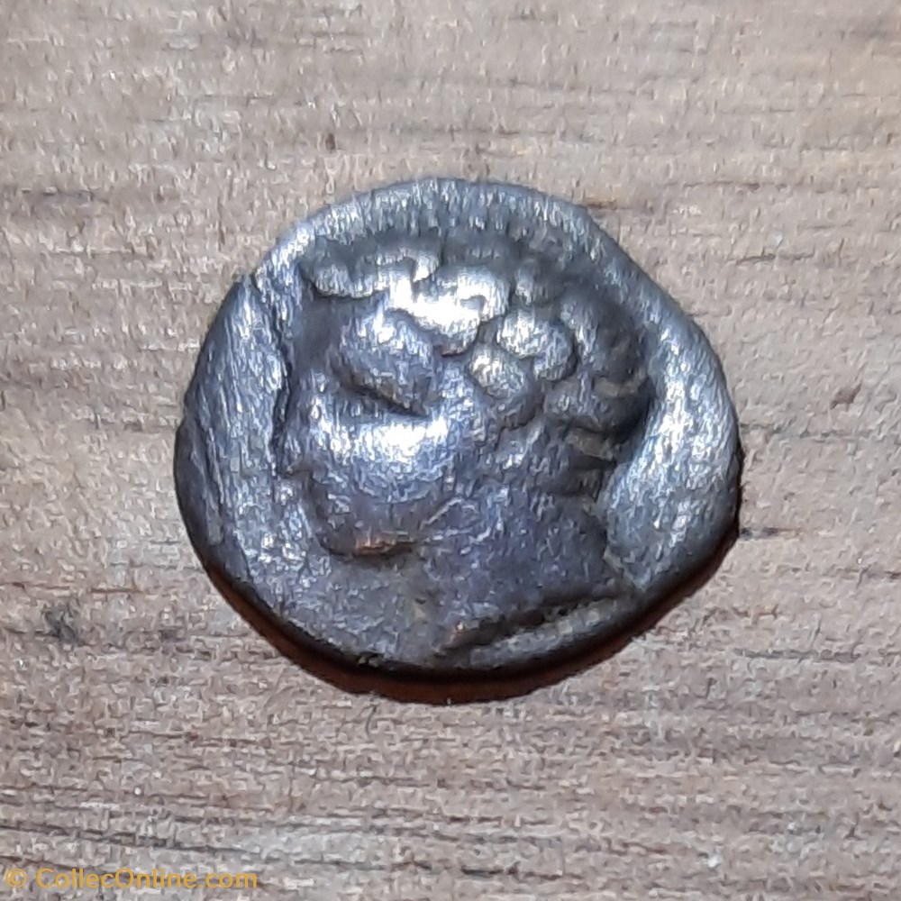 Marseille Obole A/Tete Apollon a g R/Roue avec rayons -300-50 D 11.1 P 0.52 Feugere OBM 11c monnaie antiquite jc gauloise marseille obole a tete apollon a g r roue avec rayons 300 50 d 11 1 p 0 52 feugere obm 11c