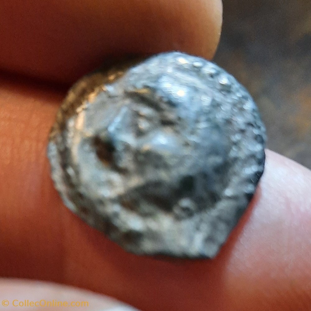 monnaies antiquite av jc ap celtes haute et moyenne seine a tete chauve a g r sanglier enseigne a g d17 5 p3 26g lt manque