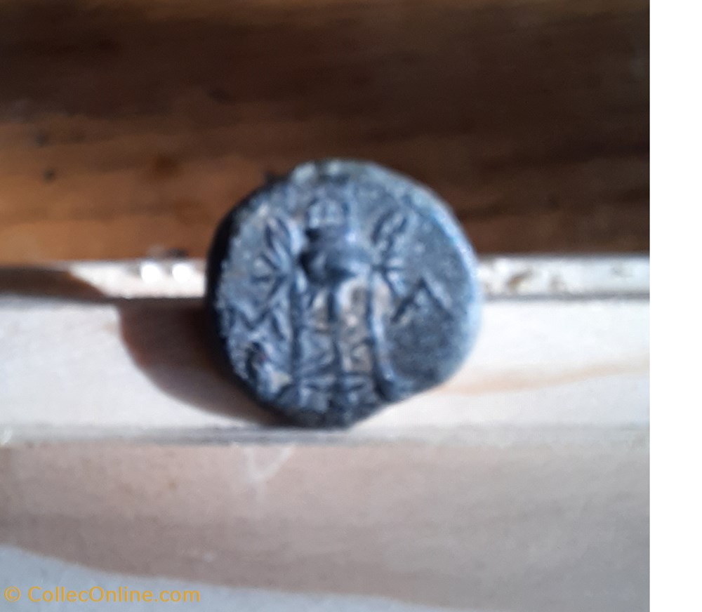 Marseille Grand Bronze A/Tete d Athena a D.R/Trepied MA.D19.7 Poid 5.29 -210-150FeugereGBM24-2 3 monnaie antique av jc ap gauloise marseille grand bronze a tete d athena a d r trepied ma d19 7 poid 5 29 210 150feugeregbm24 2