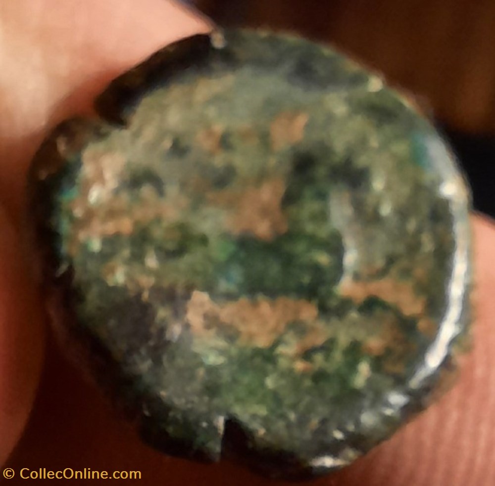 NIMES OU SMERTOS ? A DEFINIR D16.2 P3.03g reference a definir ? 3 monnaies antiques autres nimes ou smertos a definir d16 2 p3 03g reference a definir