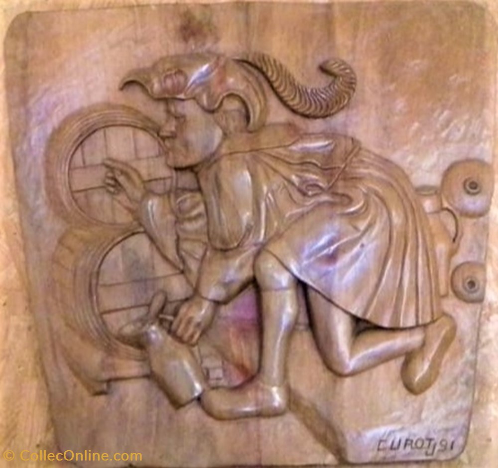 Homme soutirant une barrique art antiquites sculptures bois homme soutirant une barrique