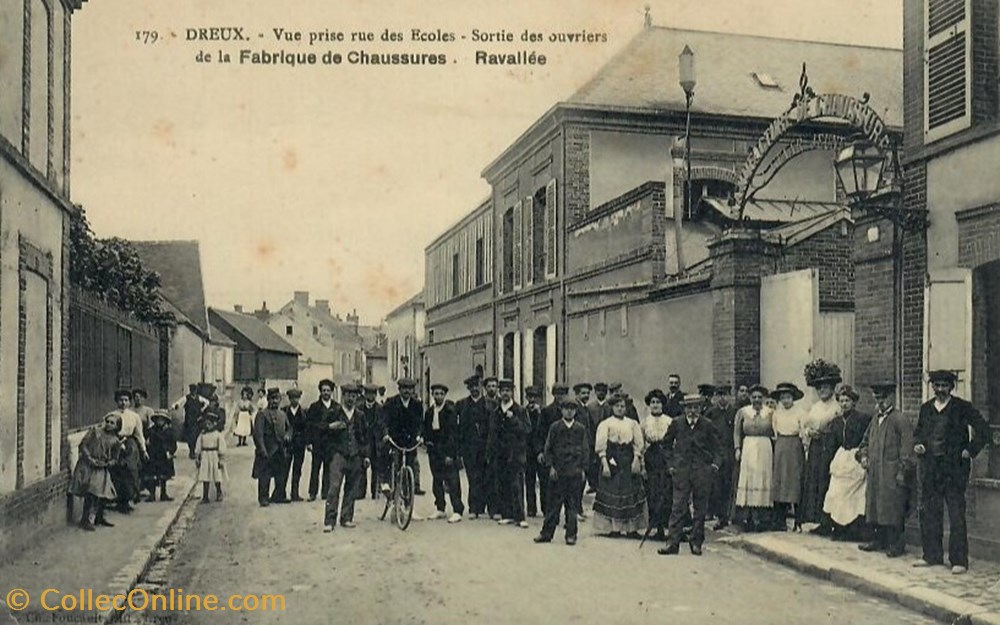 Sortie des ouvriers de la Fabrique de chaussures cartes postales europe france sortie des ouvriers de la fabrique de chaussures