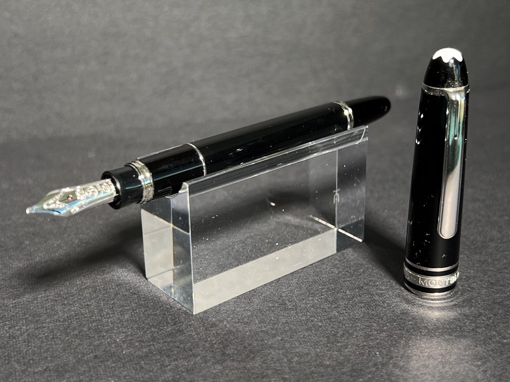 divers crayons stylos stylo plume montblanc mozart petit modele