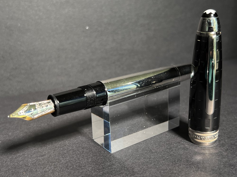 Stylo Plume, MontBlanc, Solitaire Ceramics Black Prisma divers crayons stylos stylo plume montblanc solitaire ceramics black prisma