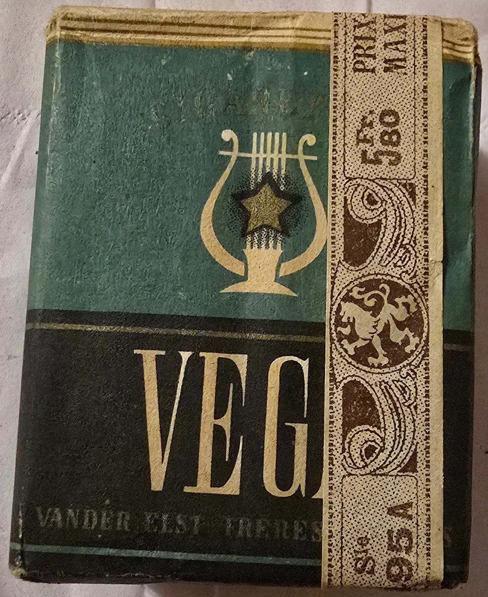Paquet - 25 cigarettes Vega - 5.80 Fr - Sie 495A art de la table argenterie bistrot alimentation tabac paquet 25 cigarettes vega 5 80 fr sie 495a