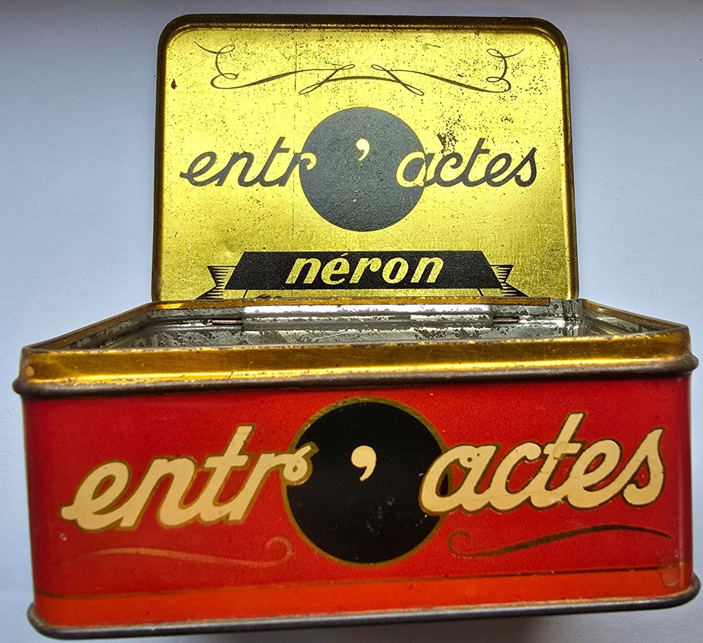 Boîte - cigares Néron Entr'actes - Van de Walle Frères art la table argenterie bistrot alimentation tabac boite cigares neron entr actes van de walle freres