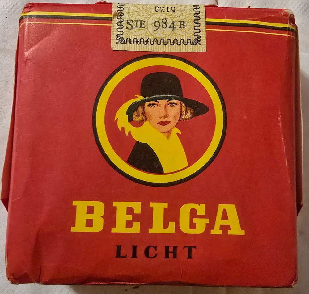 Paquet - 25 cigarettes légères Belga - 11.50 fr - Sie 984B art de la table argenterie bistrot alimentation tabac paquet 25 cigarettes legeres belga 11 50 fr sie 984b