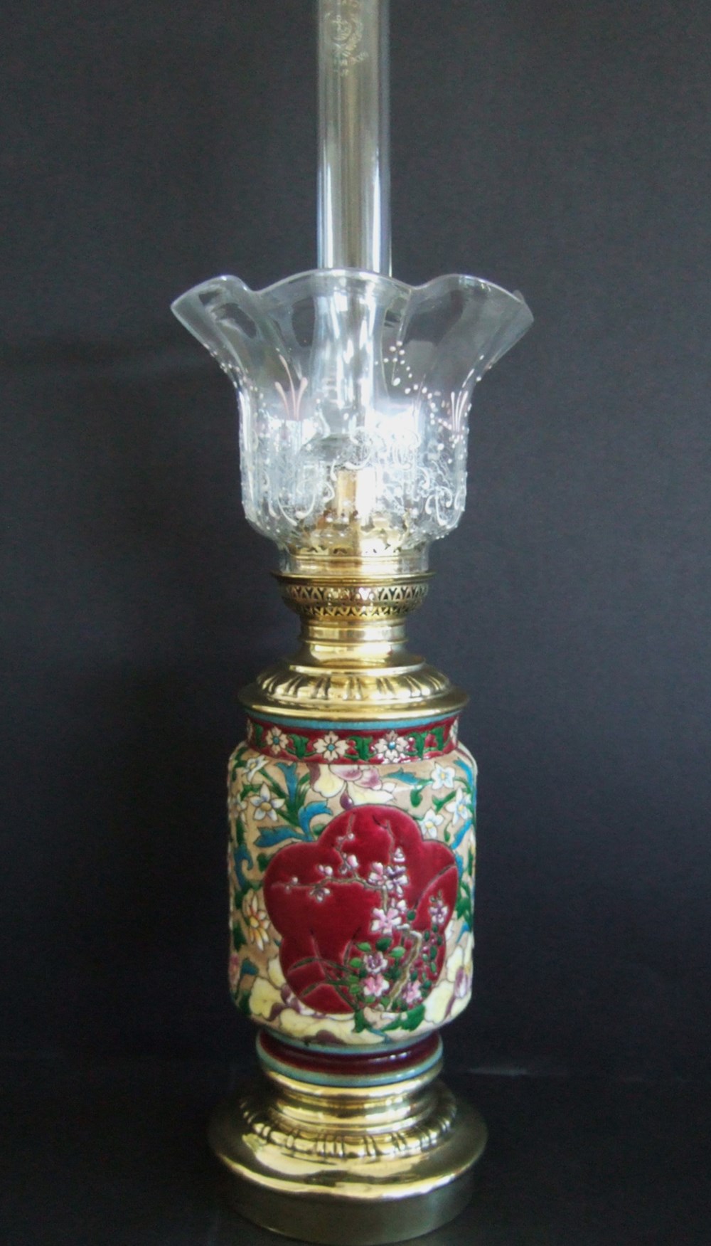 Lampe à pétrole en émaux de Longwy art antiquites eclairage ancien lampe a petrole en emaux de longwy