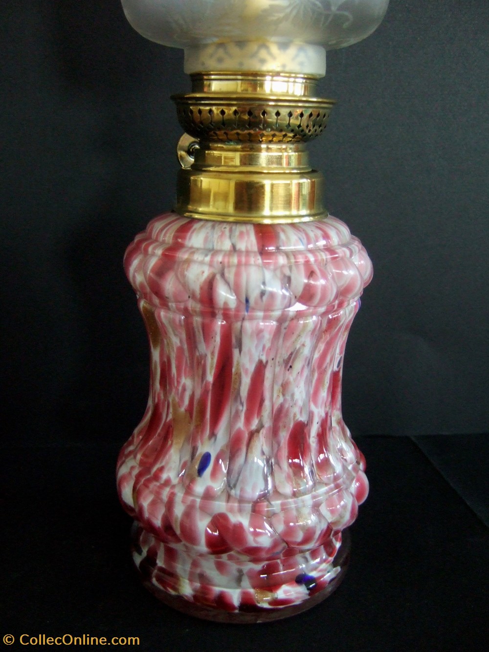 Lampe à pétrole des verreries de Clichy 2 art antiquites eclairage ancien lampe a petrole des verreries de clichy