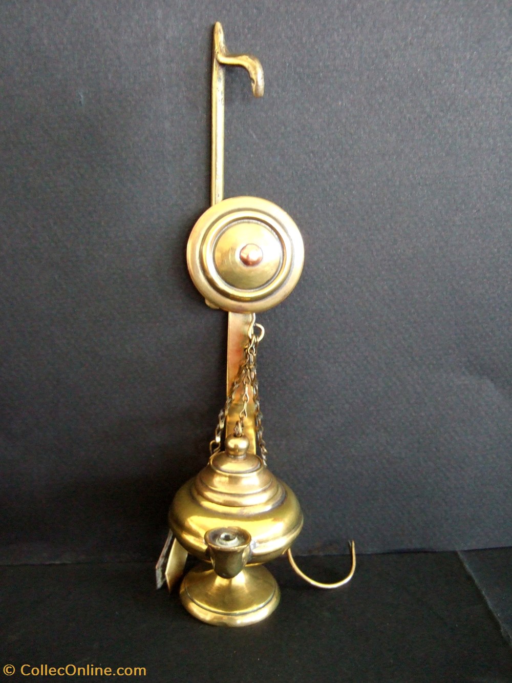 art antiquites eclairage ancien petite lampe a huile de maison de poupee de type florentine a suspendre
