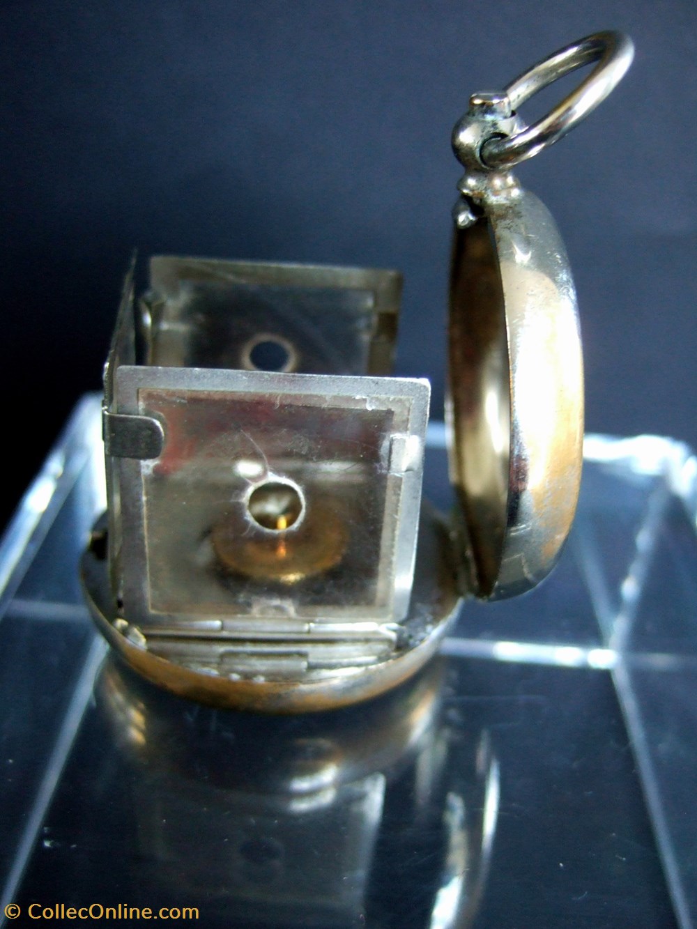 Petite lampe à essence dans une montre de gousset 2 art antiquites eclairage ancien petite lampe a essence dans une montre de gousset
