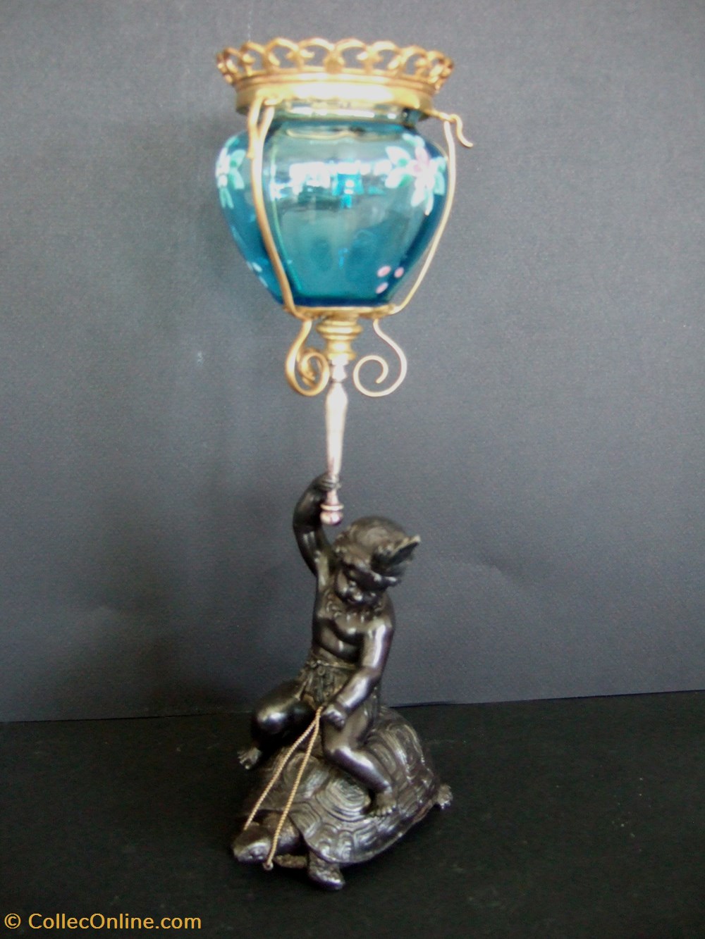 Veilleuse à huile portée par un putto assis sur une tortue art antiquites eclairage ancien veilleuse a huile portee par un putto assis sur une tortue