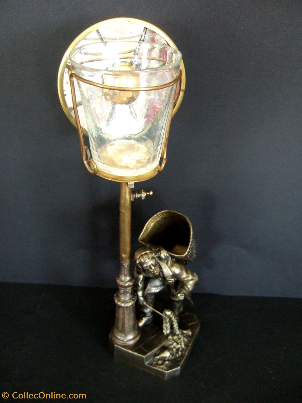 art antiquites eclairage ancien veilleuse a huile avec reflecteur a miroir