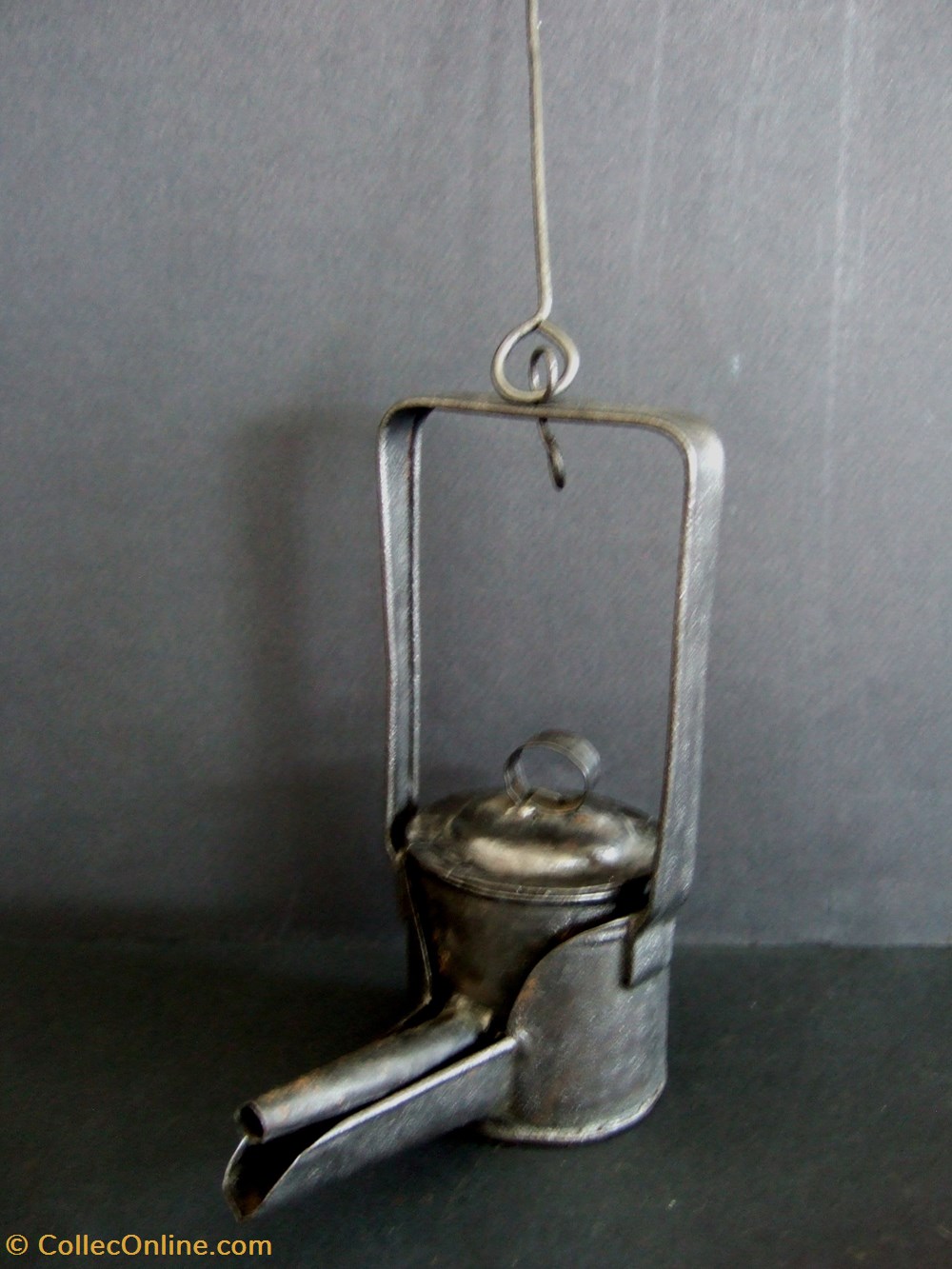 art antiquites eclairage ancien petite lampe a huile a suspendre