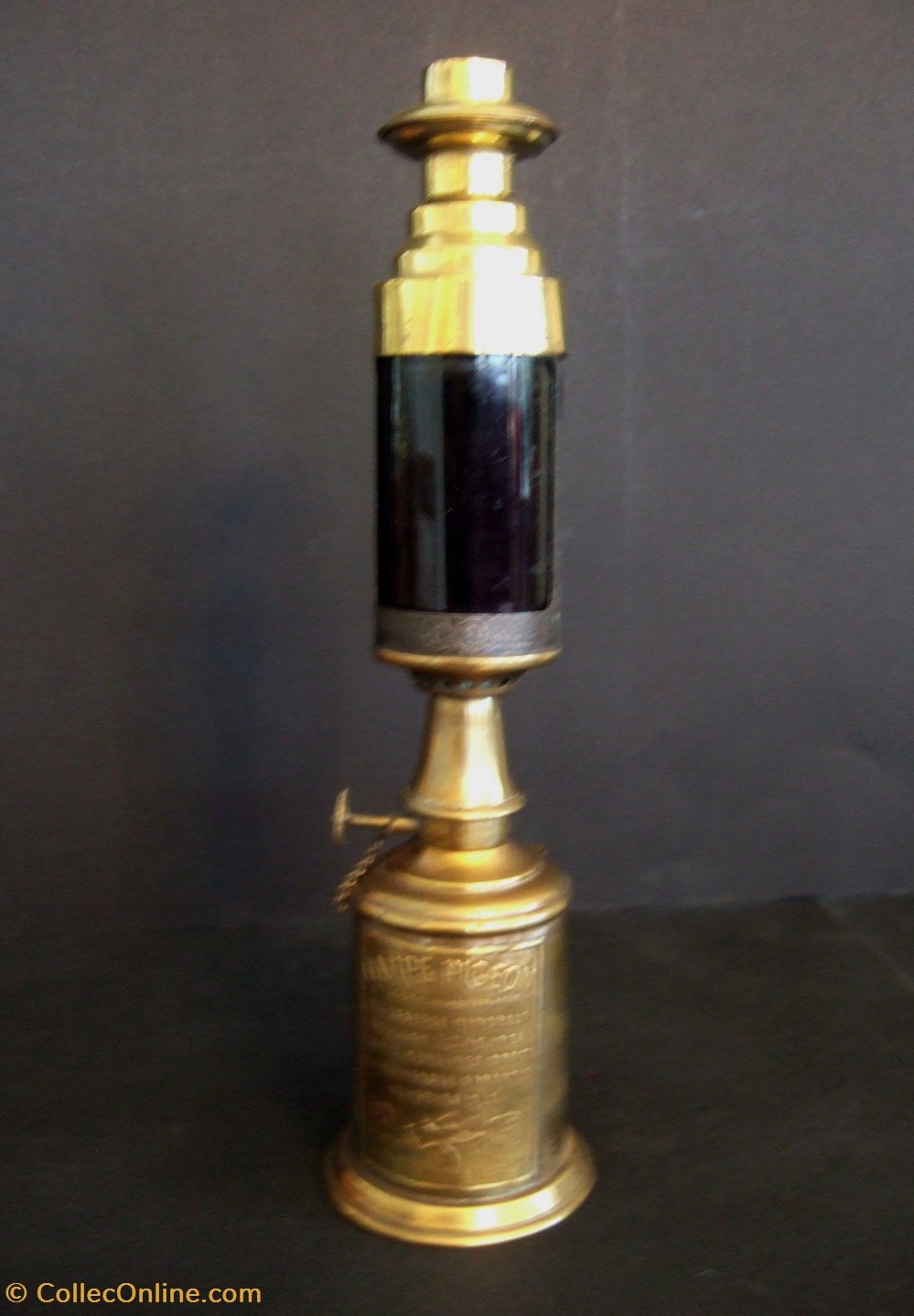 Verre inactinique Jean Decoudun sur une lampe Pigeon 2 art antiquites eclairage ancien verre inactinique jean decoudun sur une lampe pigeon