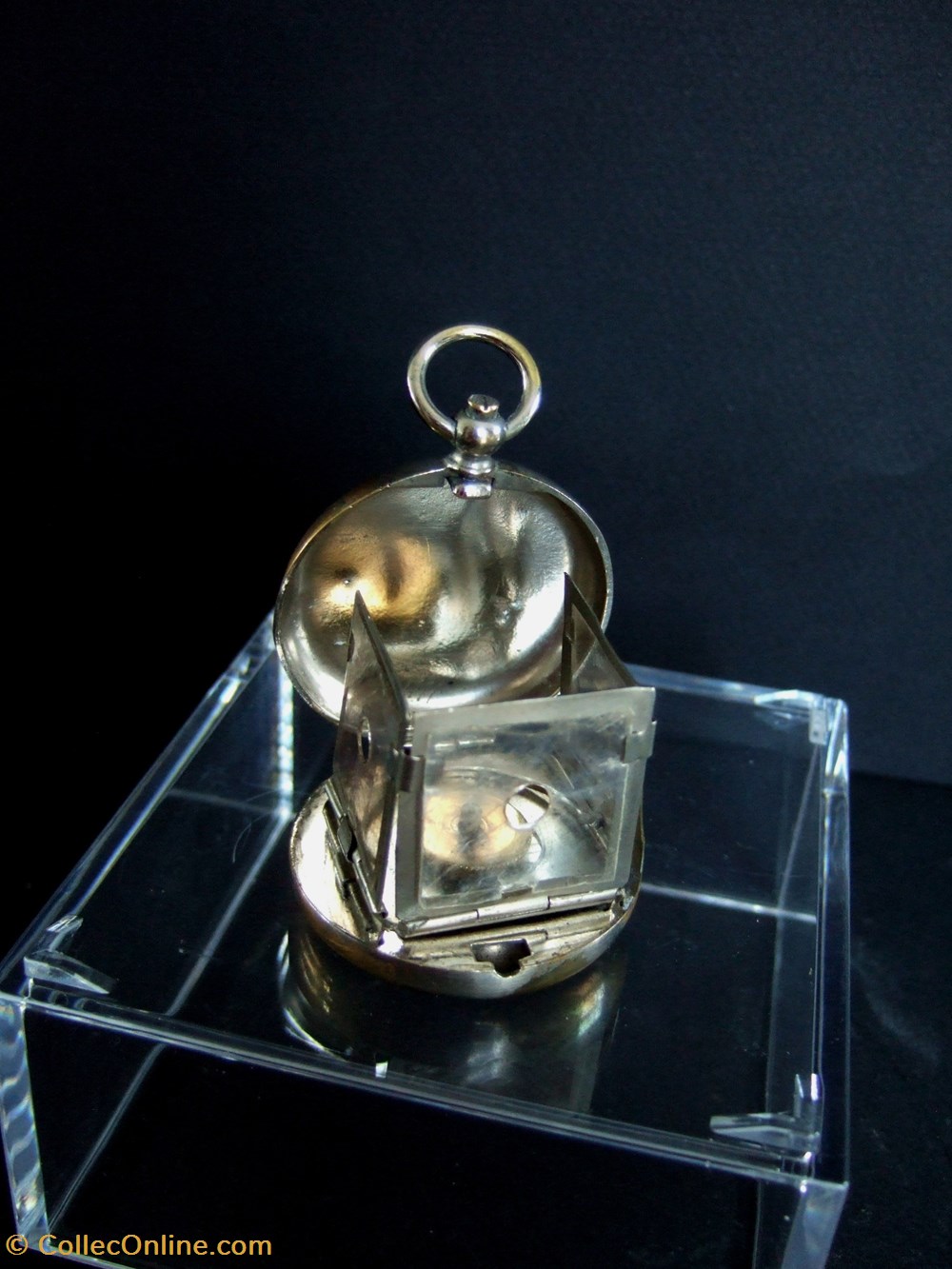 Petite lampe à essence dans une montre de gousset art antiquites eclairage ancien petite lampe a essence dans une montre de gousset