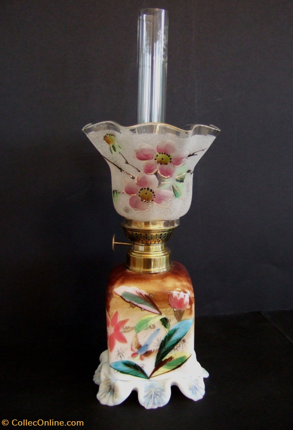 Lampe à pétrole en verre opalin art antiquites eclairage ancien lampe a petrole en verre opalin