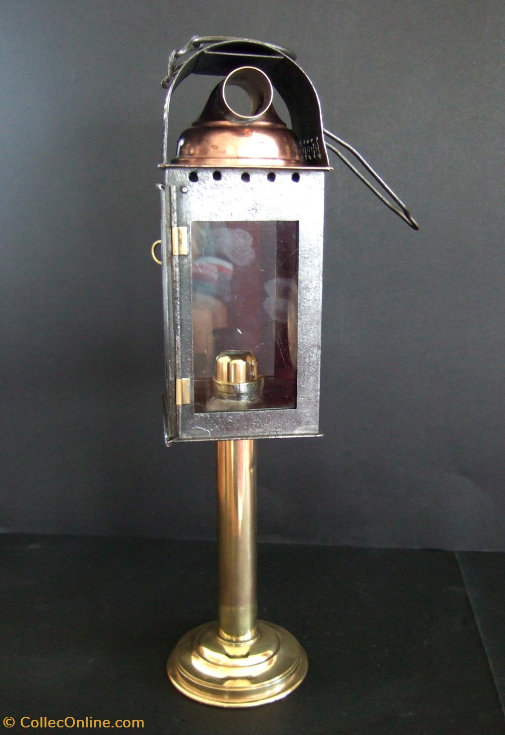 Lanterne à bougie en tôle avec porte bougie et évent en laiton, fabrication Masson 2 art antiquites eclairage ancien lanterne a bougie en tole avec porte bougie et event en laiton fabrication masson