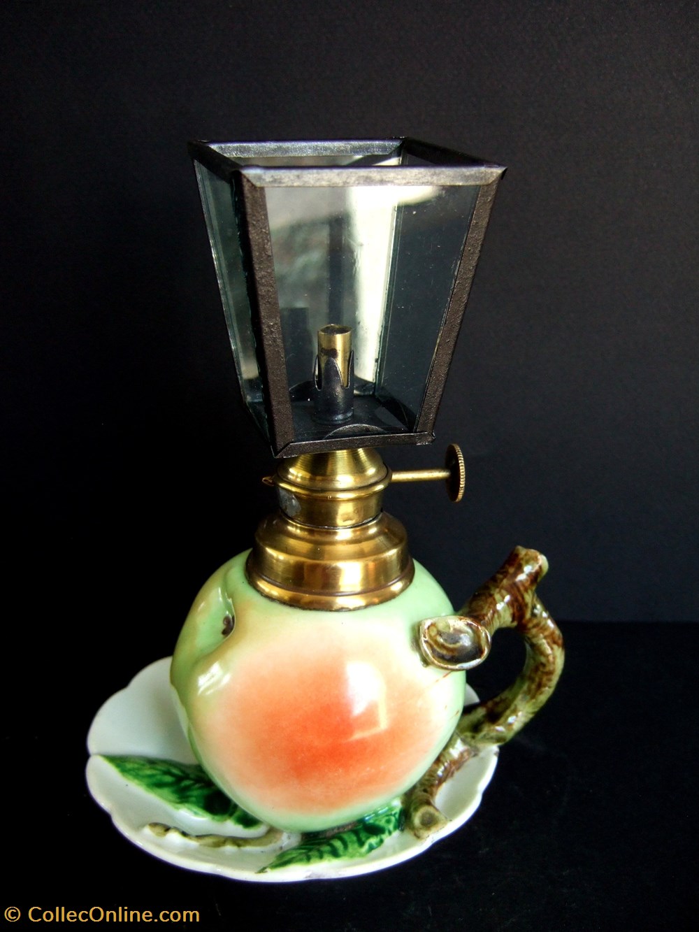 Lampe à pétrole figurant une pomme ( création Massier) art antiquites eclairage ancien lampe a petrole figurant une pomme creation massier