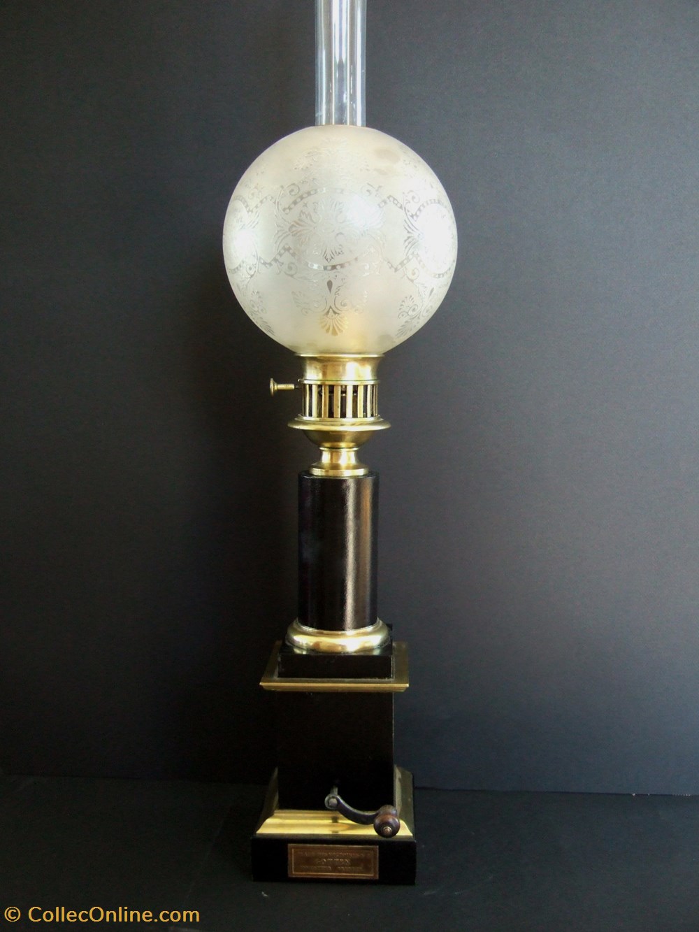 Lampe à huile à mouvement d'horlogerie " Gotten" art antiquites eclairage ancien lampe a huile a mouvement horlogerie gotten