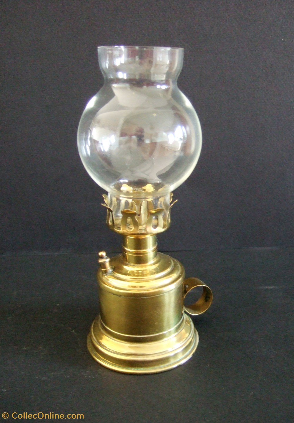 art antiquites eclairage ancien petite lampe a essence avec allumoir a usage domestique