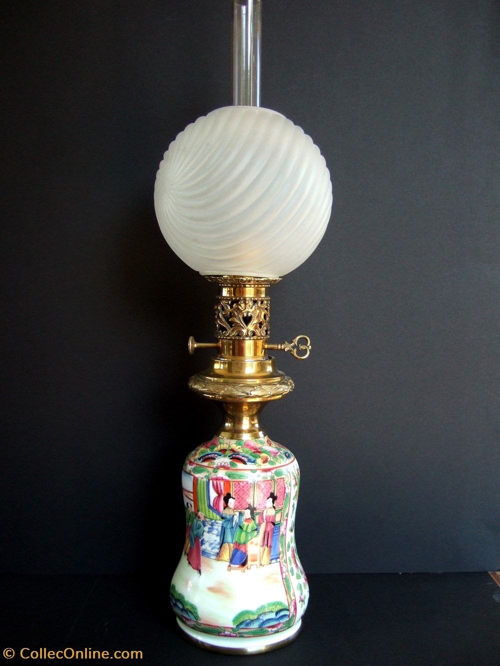 art antiquites eclairage ancien lampe a huile a moderateur en porcelaine de bayeux