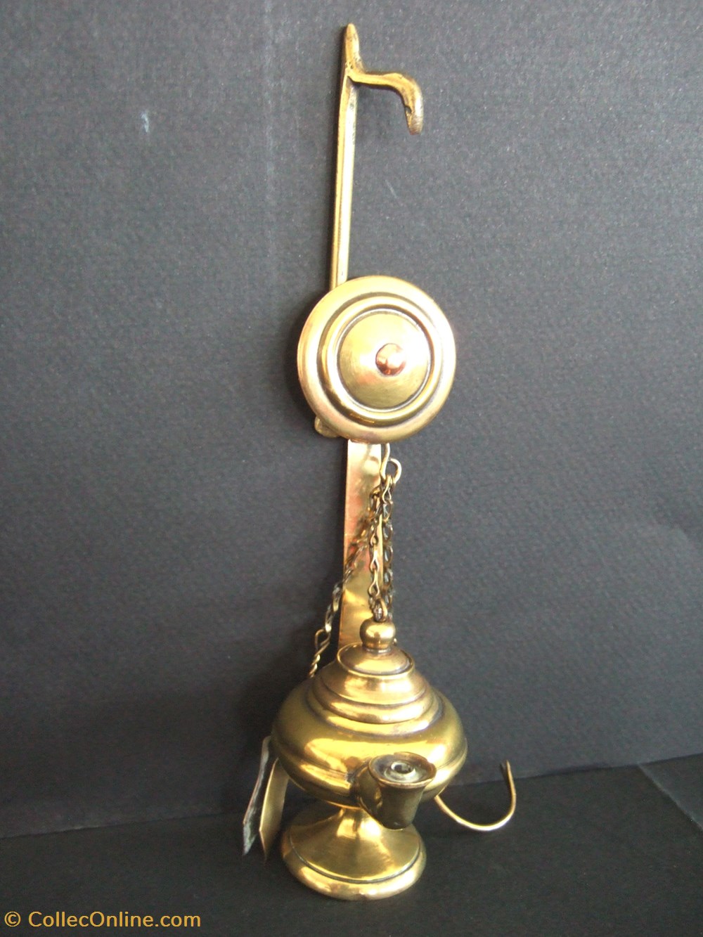 art antiquites eclairage ancien petite lampe a huile de maison de poupee de type florentine a suspendre