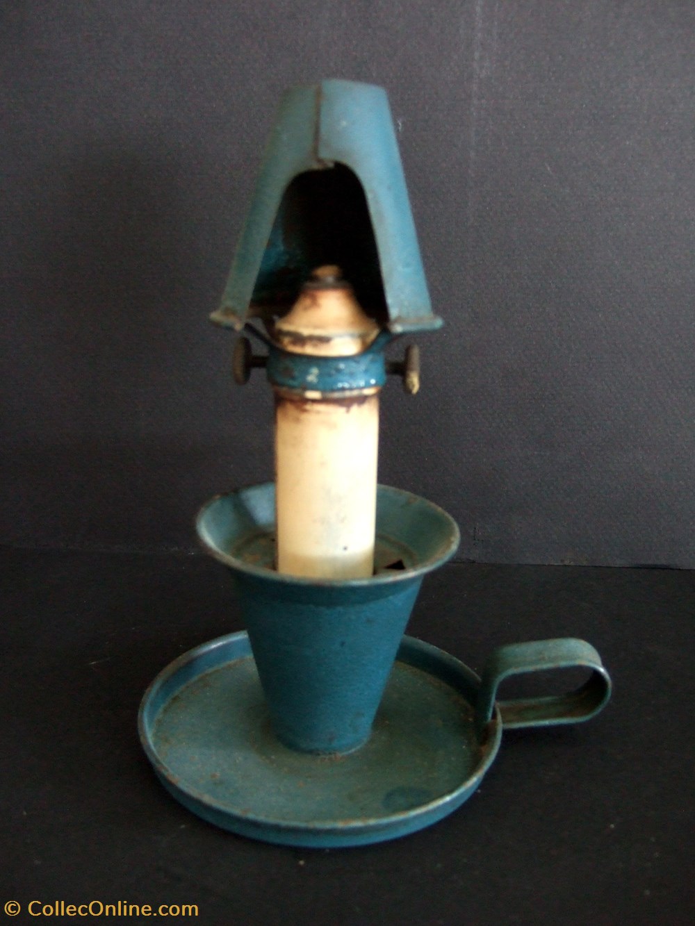 art antiquites eclairage ancien petite lampe a essence en tole bicolore