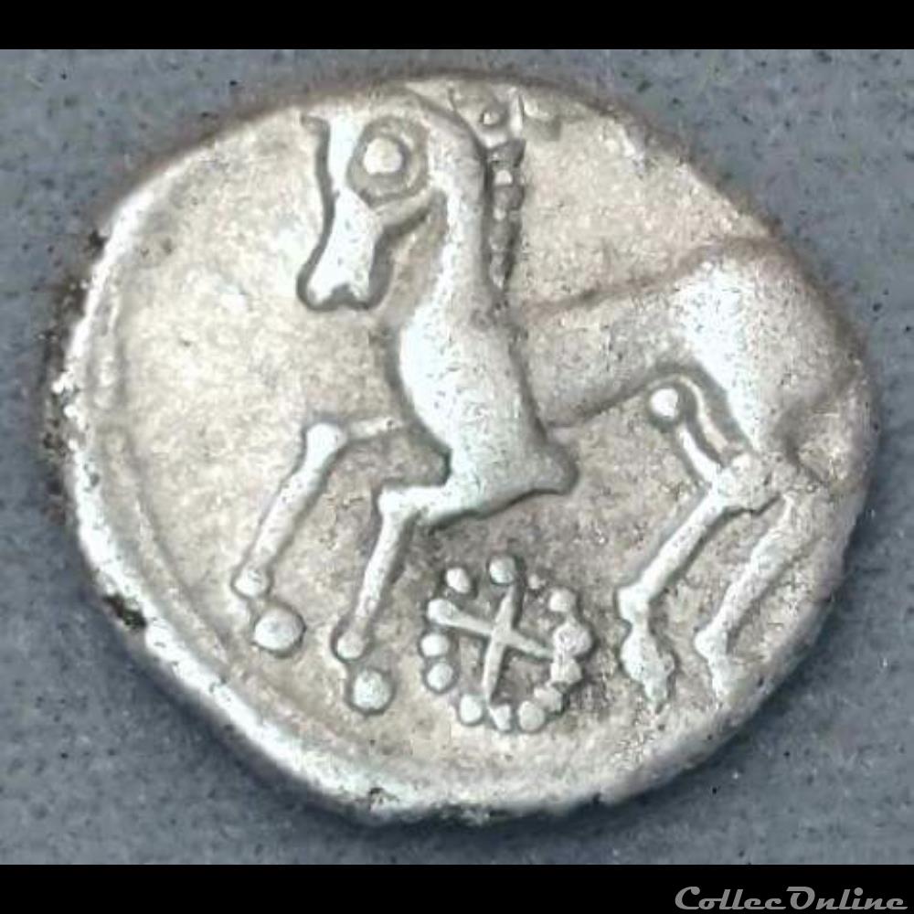 série 824 DT 3053 Drachme IZAVS au cheval galopant et à la rouelle monnaie antique gauloise serie 824 dt 3053 drachme izavs au cheval galopant et a la rouelle