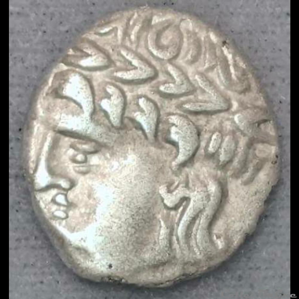 série 824 DT 3053 Drachme IZAVS au cheval galopant et à la rouelle monnaie antique gauloise serie 824 dt 3053 drachme izavs au cheval galopant et a la rouelle