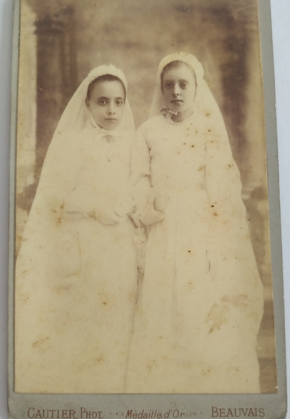 Jeunes filles prêtes à la communion photographies portrait jeunes filles pretes a la communion