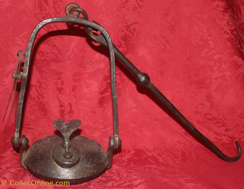 Lampe à huile de mineur, type "rave" ou lampe lentille art antiquites eclairage ancien lampe a huile de mineur type rave ou lampe lentille