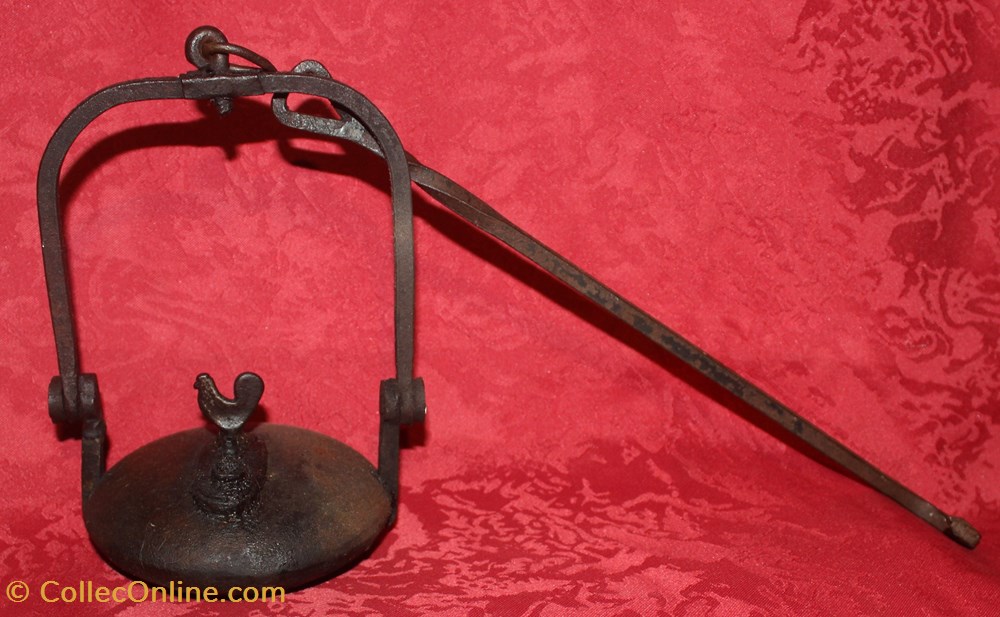 Lampe à huile de mineur, type "rave" ou lampe lentille art antiquites eclairage ancien lampe a huile de mineur type rave ou lampe lentille