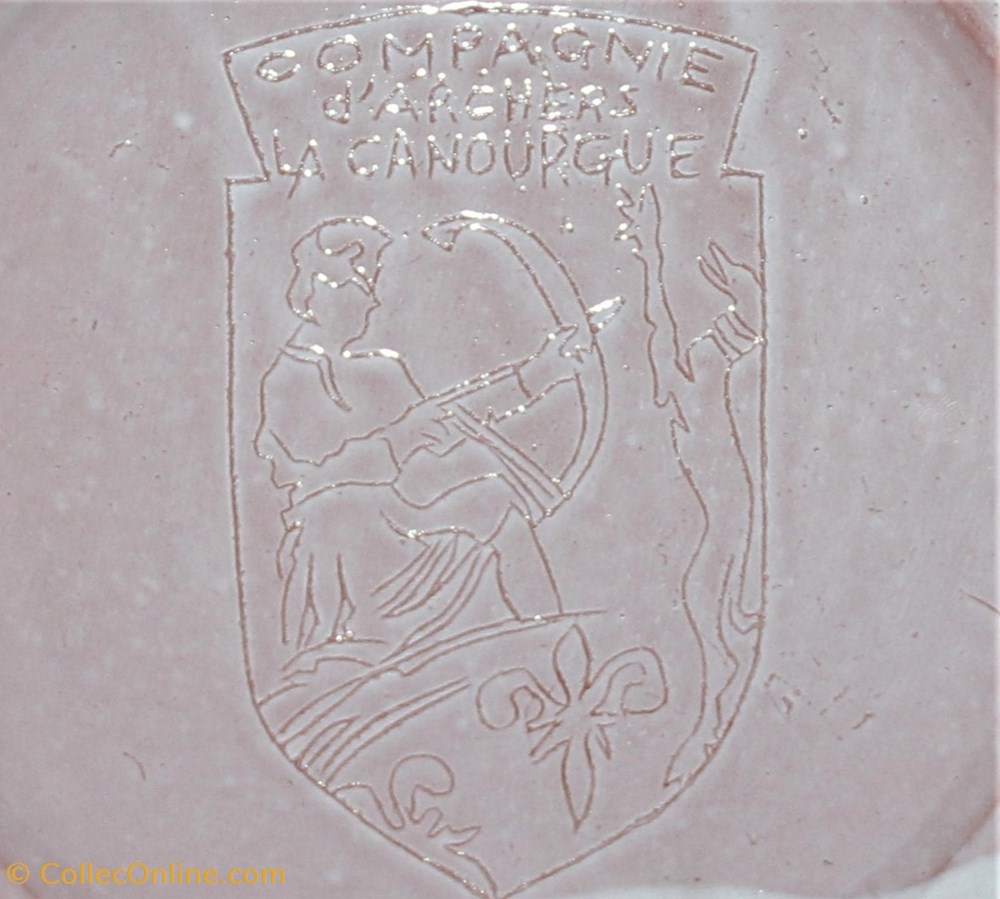 art table argenterie assiettes plats assiette compagnie des archers de la canourgue