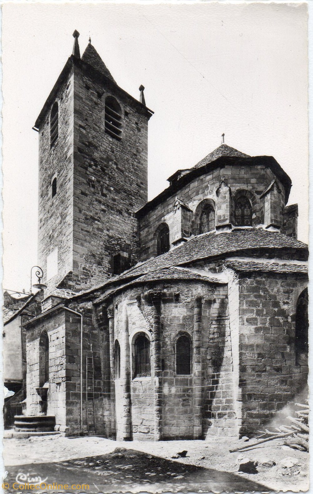 C36 - L'Eglise (Monument historique) cartes postales europe france c36 eglise monument historique