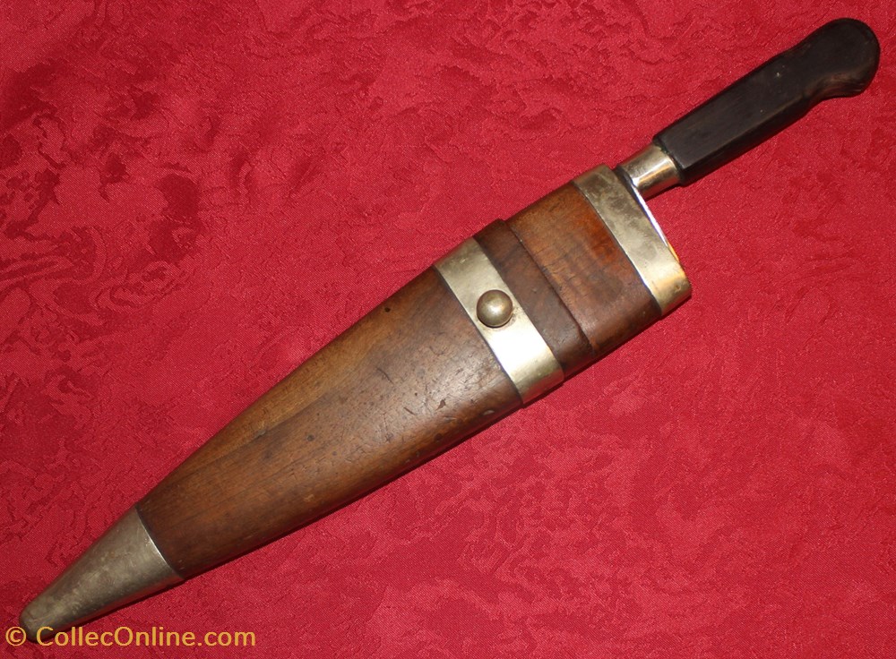 Etui ou gaine à couteaux art antiquites populaire etui ou gaine a couteaux