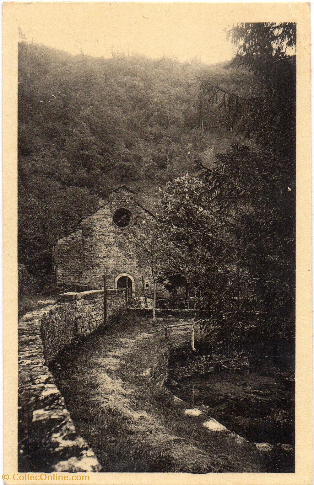C18 - La source de St-Frézal... cartes postales europe france c18 la source de st frezal