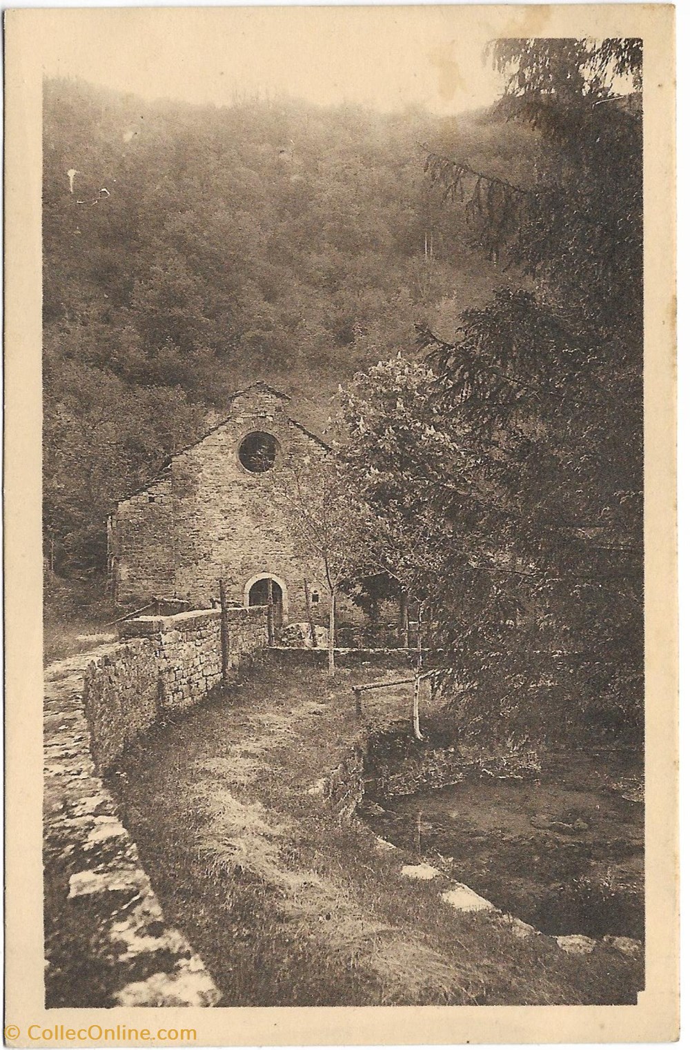 C17 - La Source St-Frézal cartes postales europe france c17 la source st frezal
