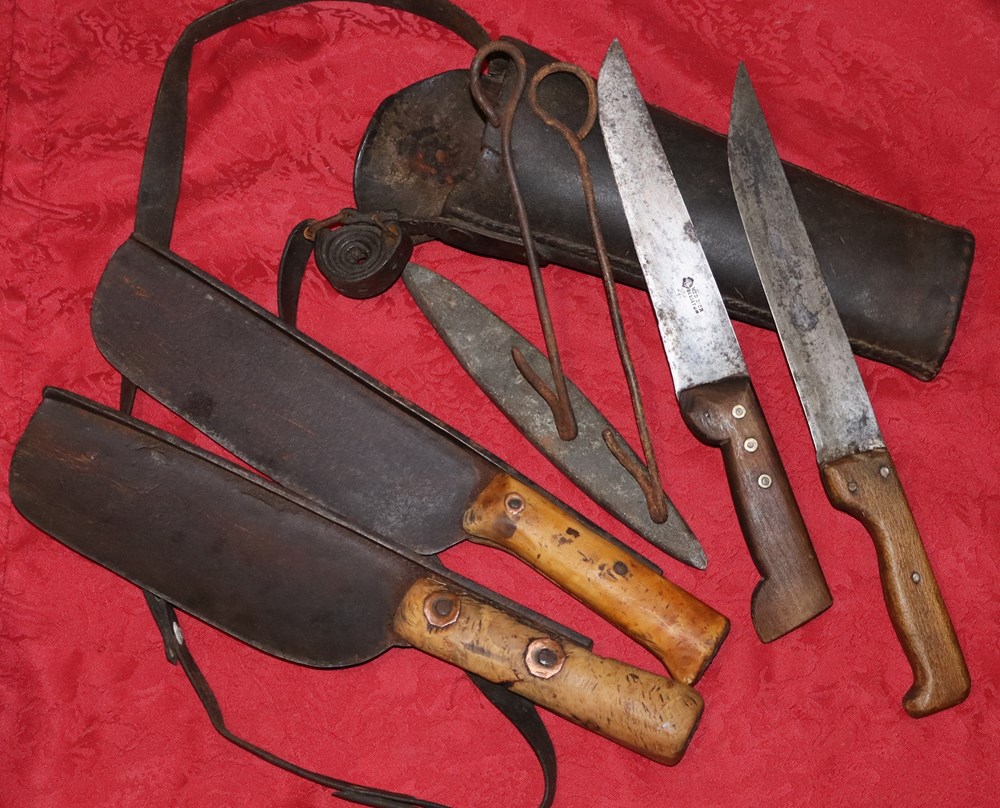 Trousse de saigneur (Barjac, Lozère) couteaux metier trousse de saigneur barjac lozere