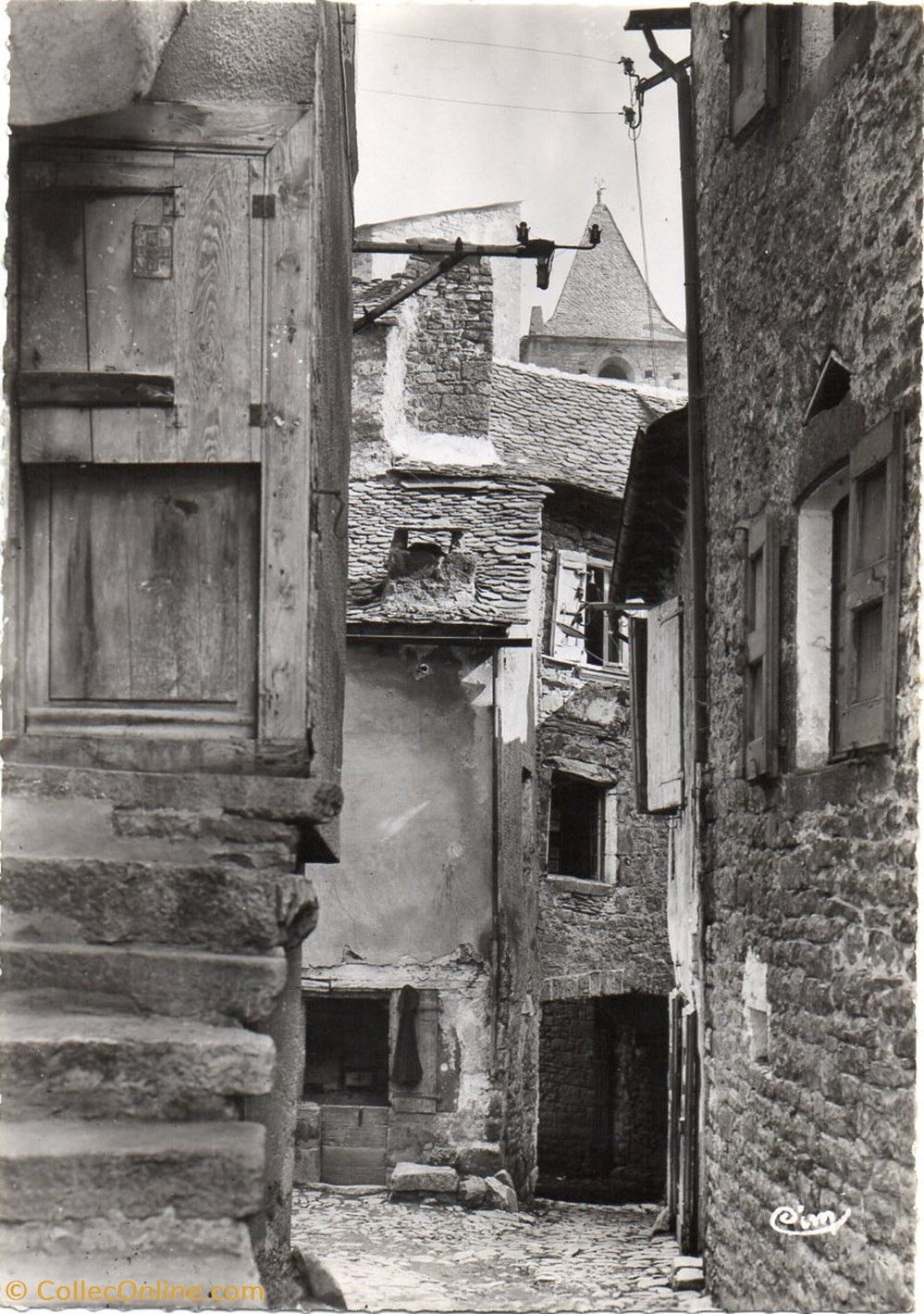 C03 - 8 - Une vieille rue cartes postales europe france c03 8 une vieille rue
